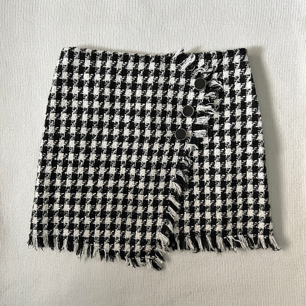 Skirt with Houndstooth Pattern